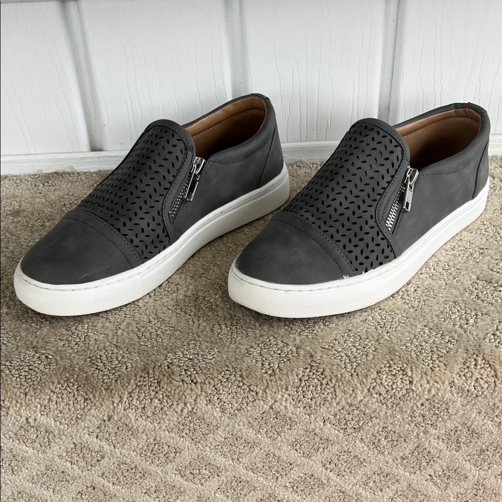 Women’s Casual Slip-on Shoes in Gray